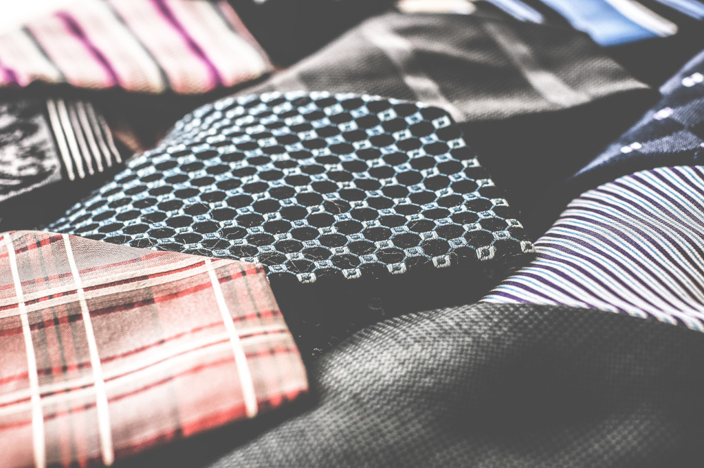 Uno degli usi più diffusi della seta, le cravatte. Da Sigma Luxury puoi trovare prodotti in Cachemire e seta. Siamo in centro a Lugano, e raggiungibili da Ascona e Locarno. Offriamo servizi di consegna personalizzata anche a Montecarlo, nel Principato di Monaco.